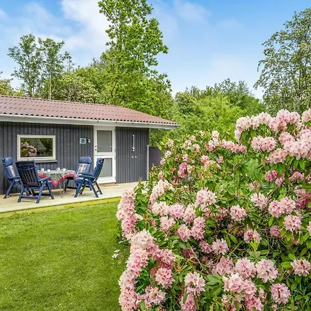 Beautiful In With Kitchen Holiday home