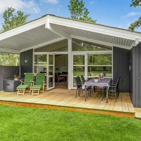Beautiful In With Kitchen Holiday home